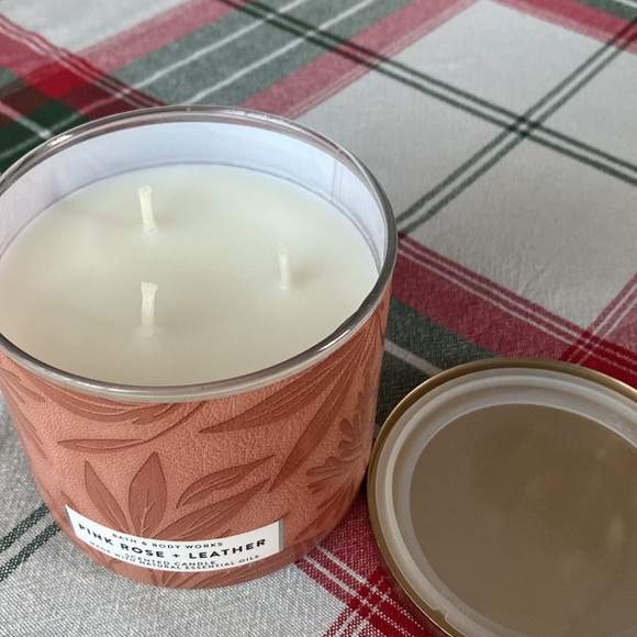 Bath & Body Works Pink Rose + Leather 3 wick candle - Picture 2 of 4